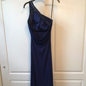 Laundry by Shelli Segal one-shoulder formal dress